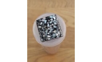 Schwarz mit silber, quadratisch, 18 mm